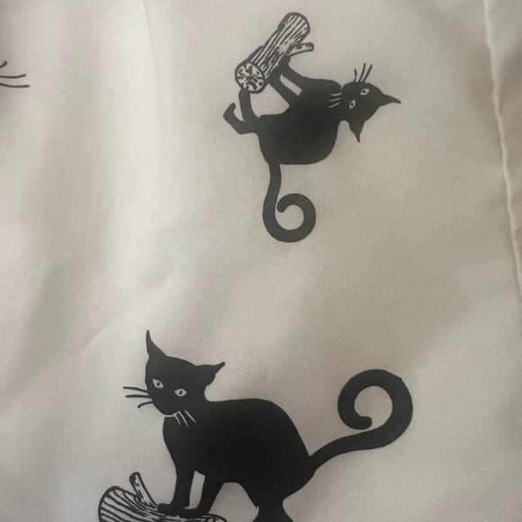 Playful Cat Print Shorts - Picture 4 of 4